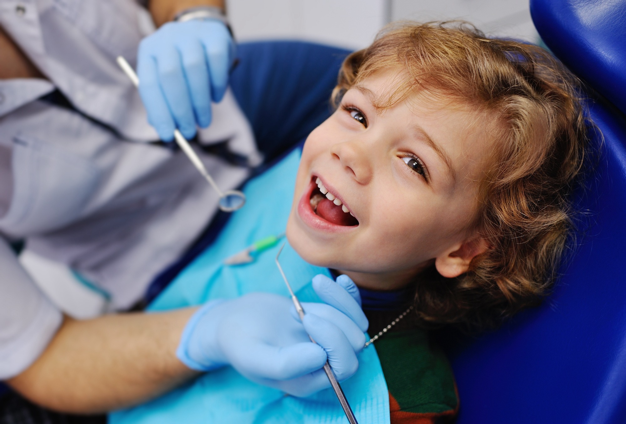 Though the adorable factor is off the charts, many parents have concerns about how pacifiers and thumb-sucking affect kids’ smiles.